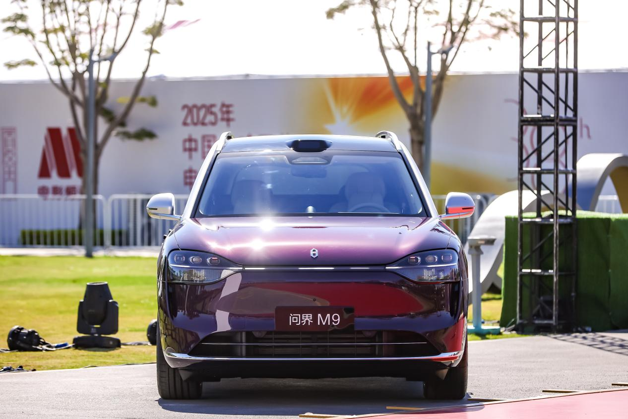 问界M9携手2025中国金鸡百花电影节 树立“科技+艺术”跨界融合典范