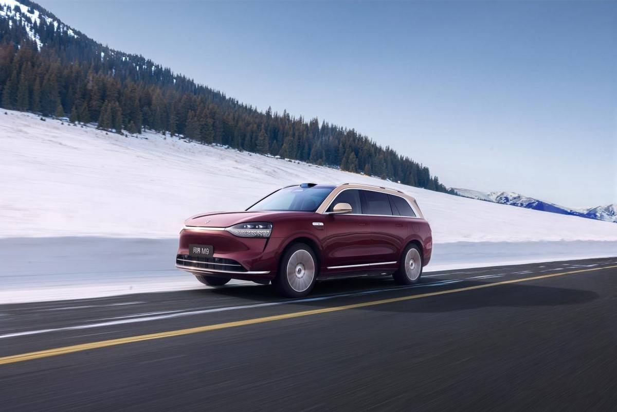 当豪华遇上极寒，问界实力诠释“安全是最大的豪华”